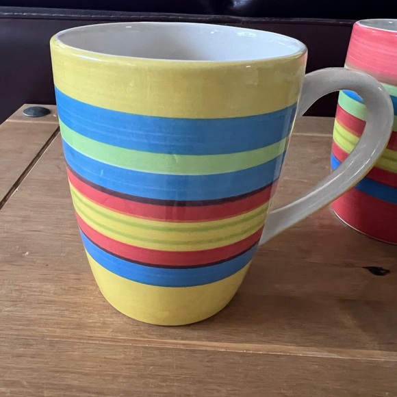 Brylane Home coffee mugs. Set of two in excellent condition. - Picture 3 of 5